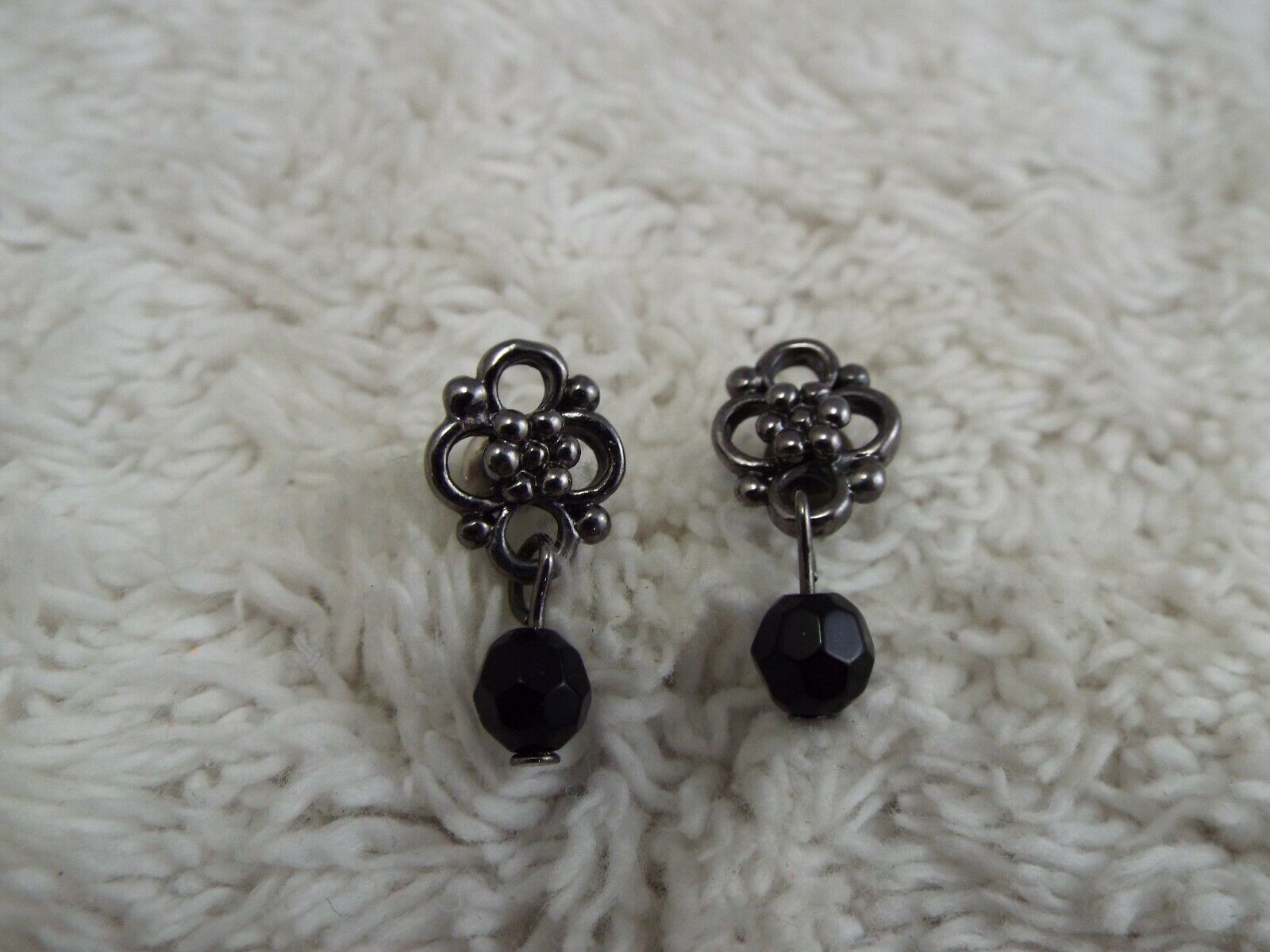 Gunmetal Black Glass Bead Pierced Earrings (b25)