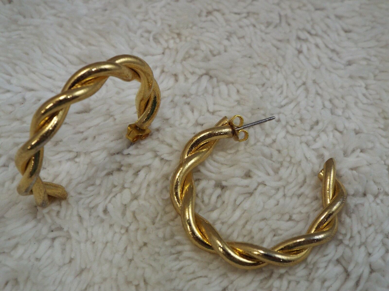 Twisted Goldtone Hoop Pierced Earrings (a29)