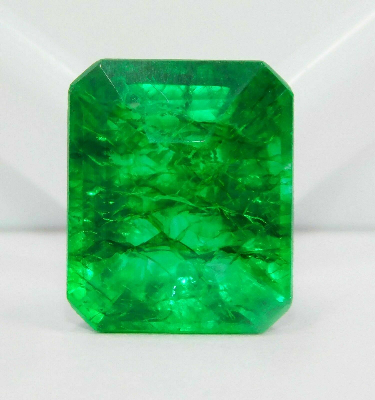 Natural Certified Emerald Shape 9 Ct Green Colombian Emerald Loose Gemstone
