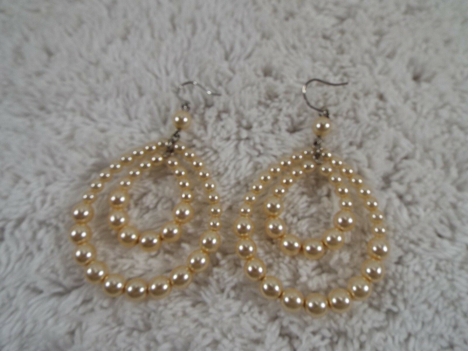 White Bead Hoop Pierced Earrings (c71)