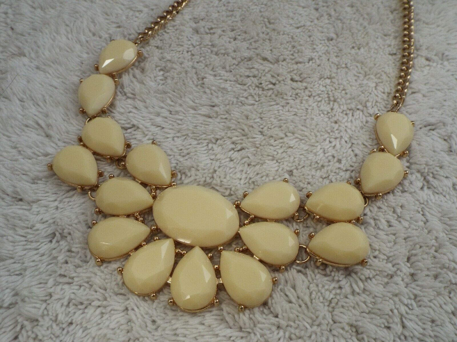 Goldtone Cream Acrylic Scoop Pendant Necklace (a44)